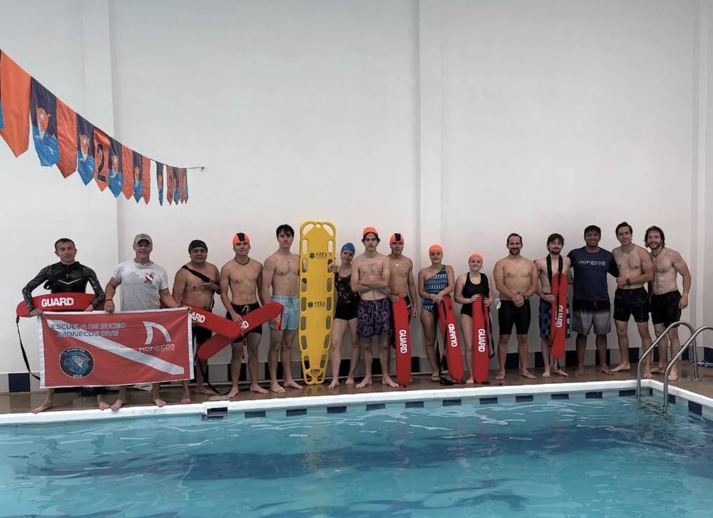 Grupo que completó un curso presencial de primeros auxilios con VITA RESCUE