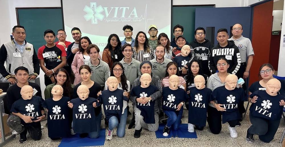 Grupo que completó un curso presencial de primeros auxilios con VITA RESCUE