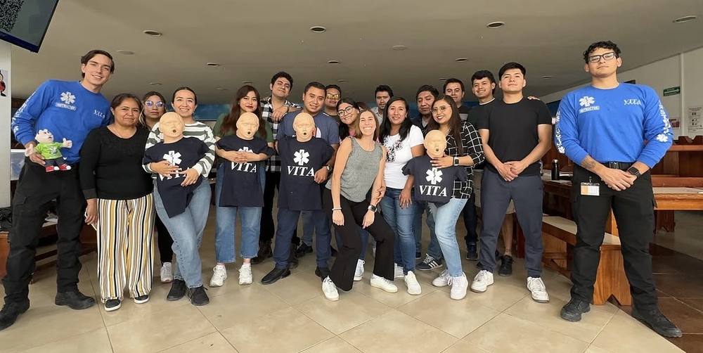 Grupo que completó un curso presencial de primeros auxilios con VITA RESCUE