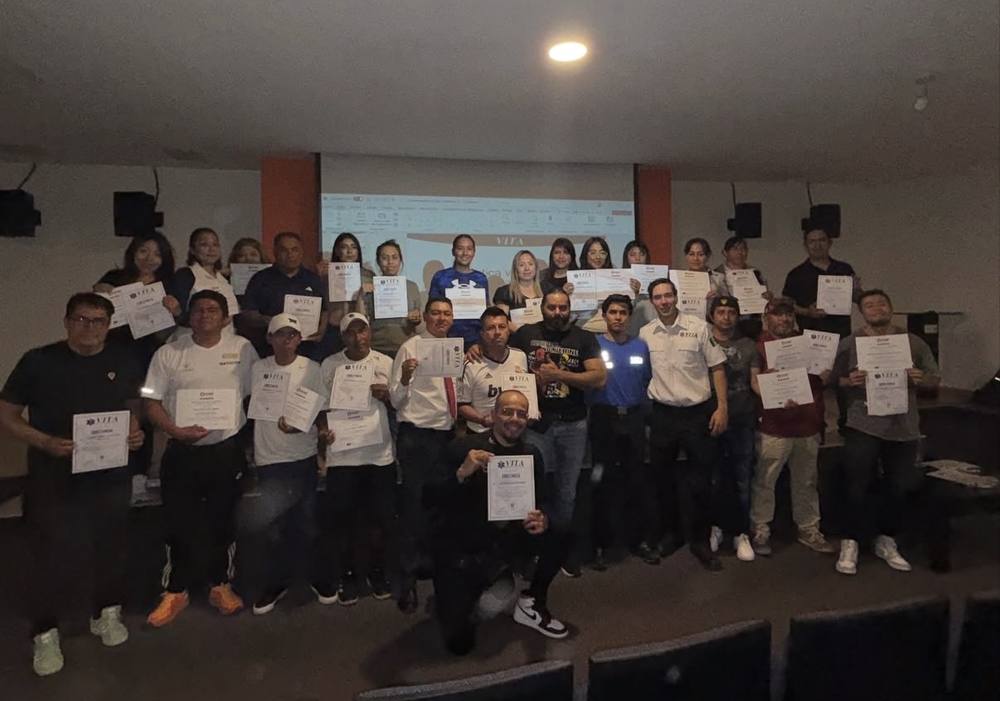 Grupo que completó un curso presencial de primeros auxilios con VITA RESCUE